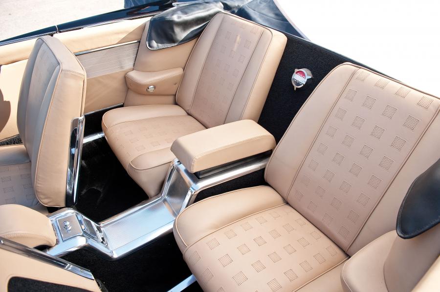 Интерьер Chrysler 300G Convertible (RC4/P 845) 1961 года  (фото 32 из 85)